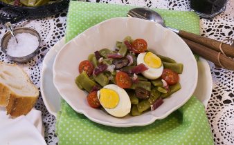 receta de judías verdes con huevo, jamón y ajada