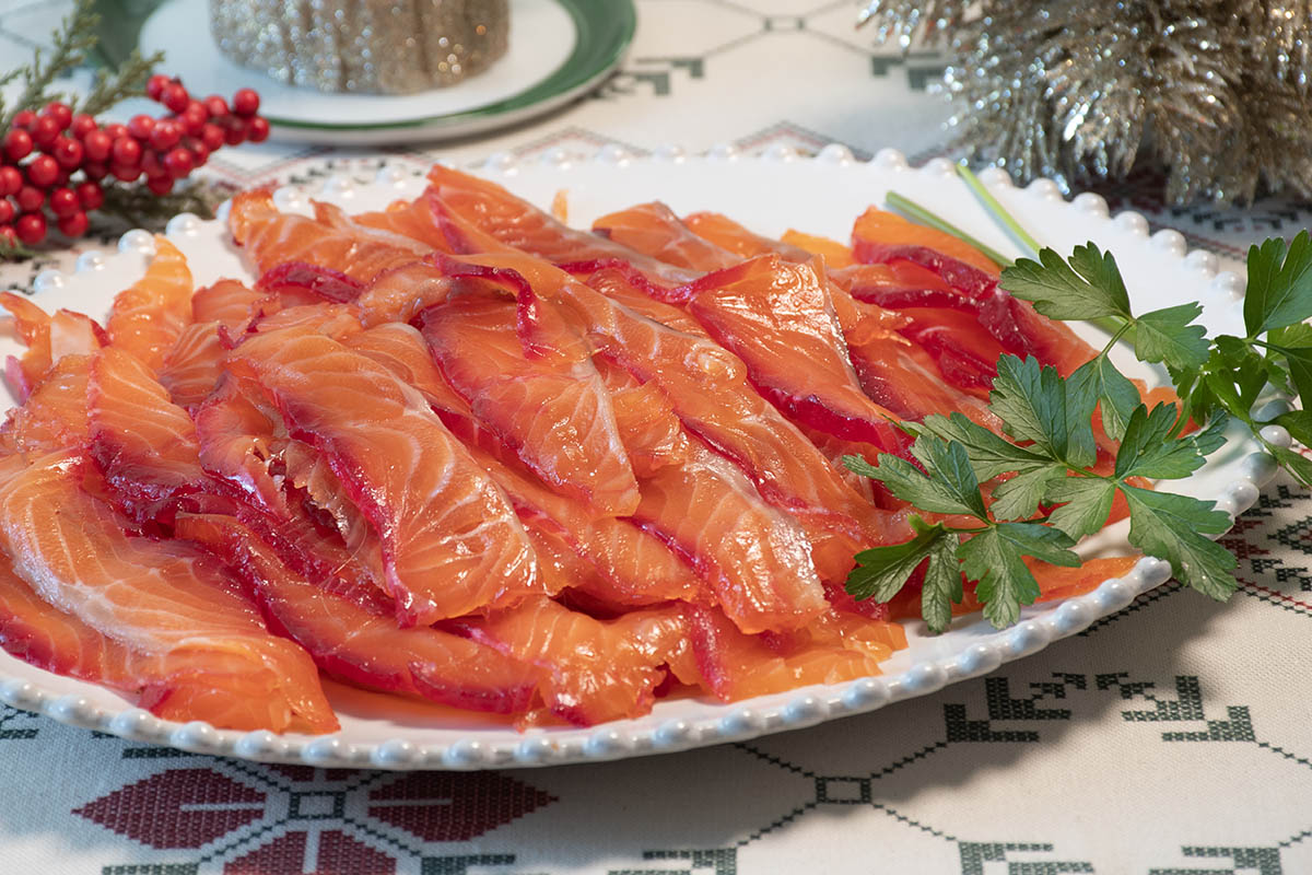 salmon-marinado-con-remolacha-gravlax