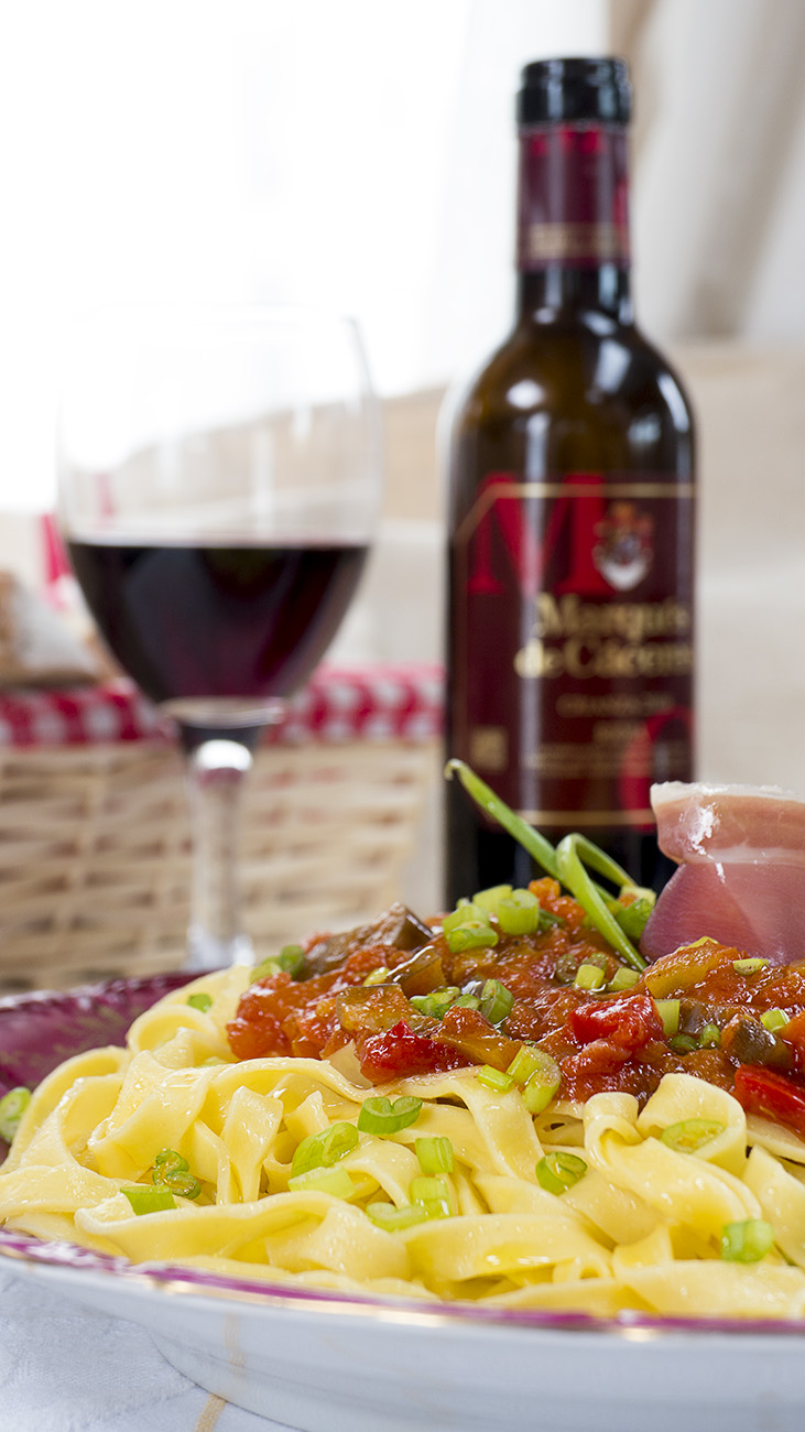 Tallarines rápidos con salsa de tomate y jamón La Cocina de Frabisa