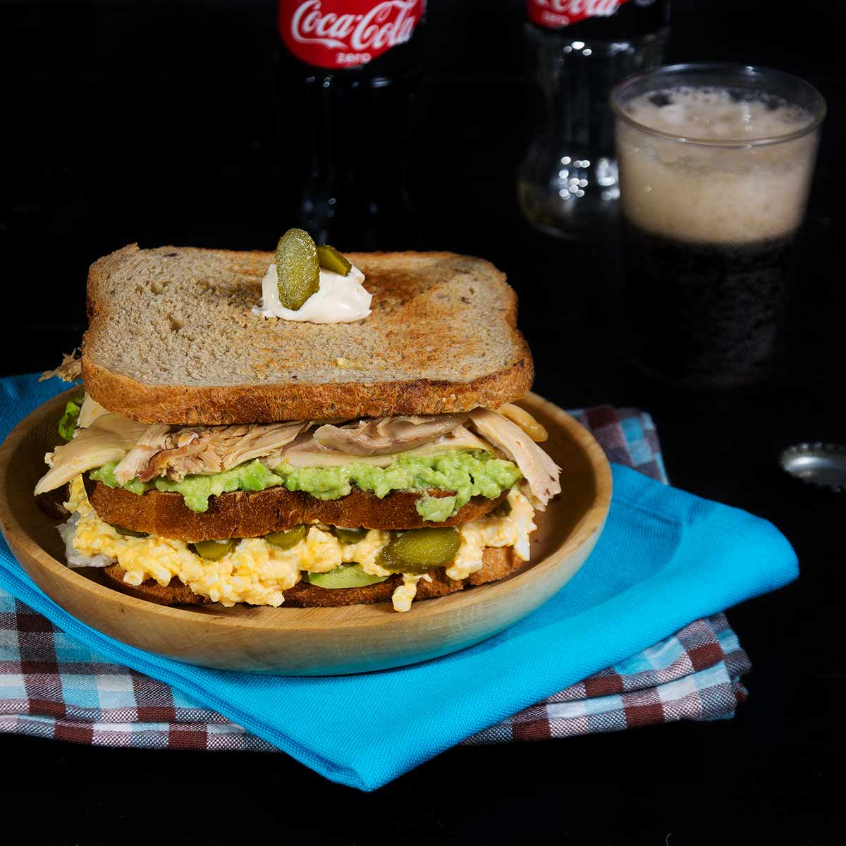 sandwich-de-pollo-y-aguacate-1