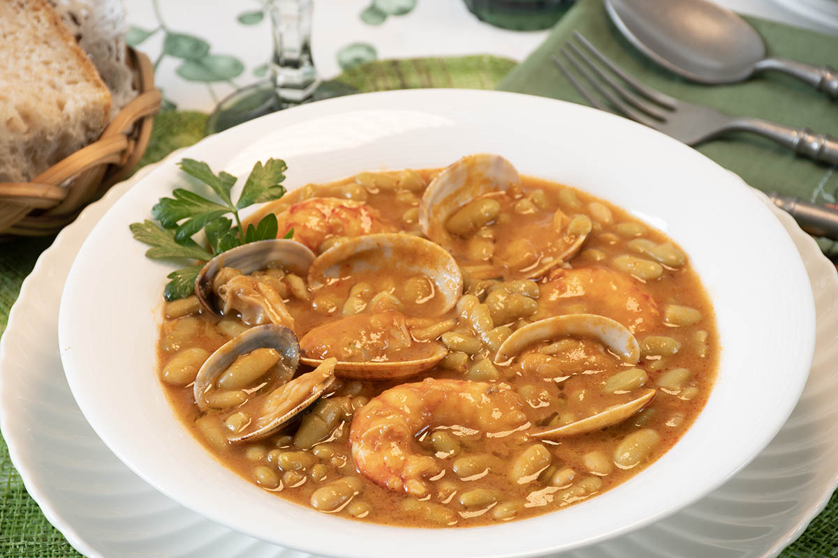 Verdinas con almejas y gambones