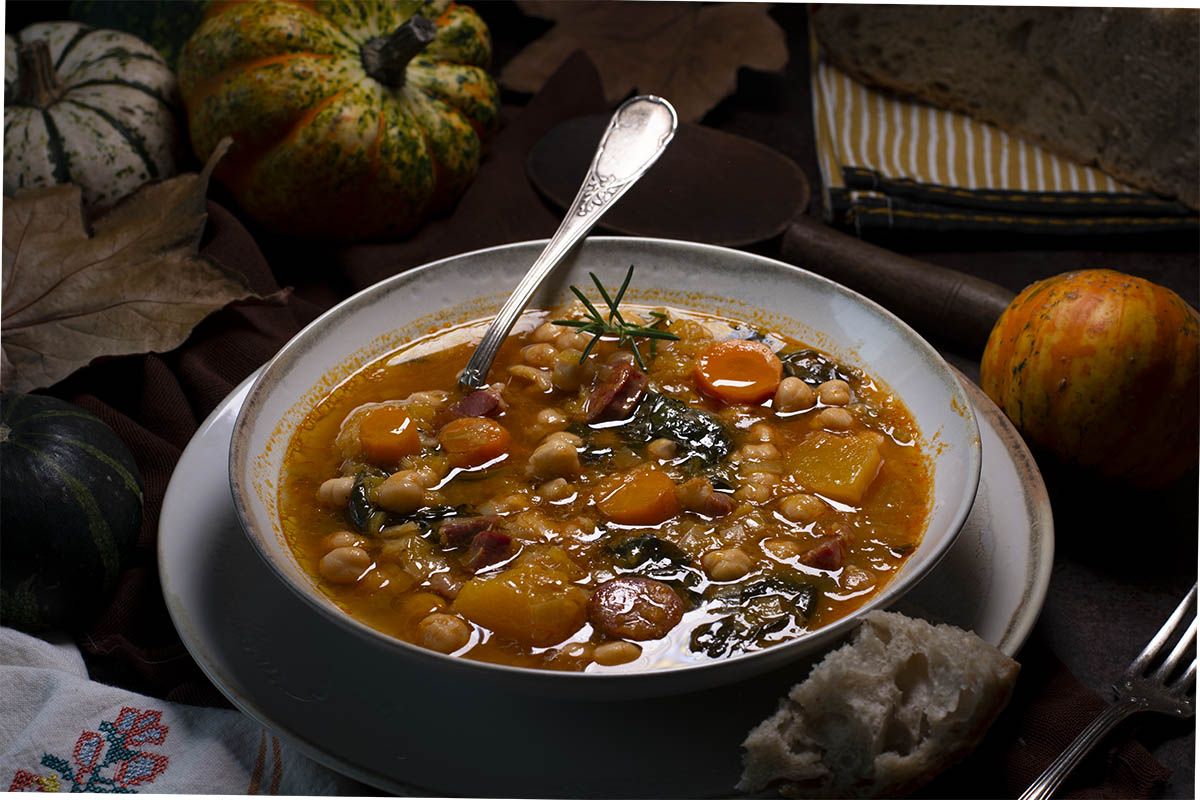 Chickpea, pumpkin, spinach stew with chorizo ​​and ham