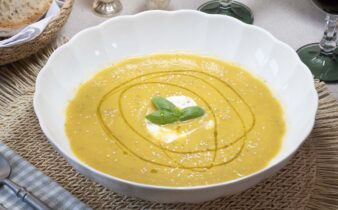 crema de calabacin y cogollos de lechuga