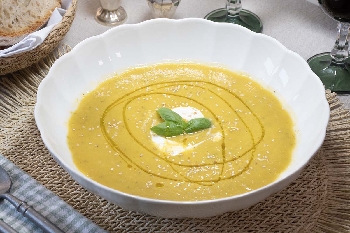 crema de calabacin y cogollos de lechuga