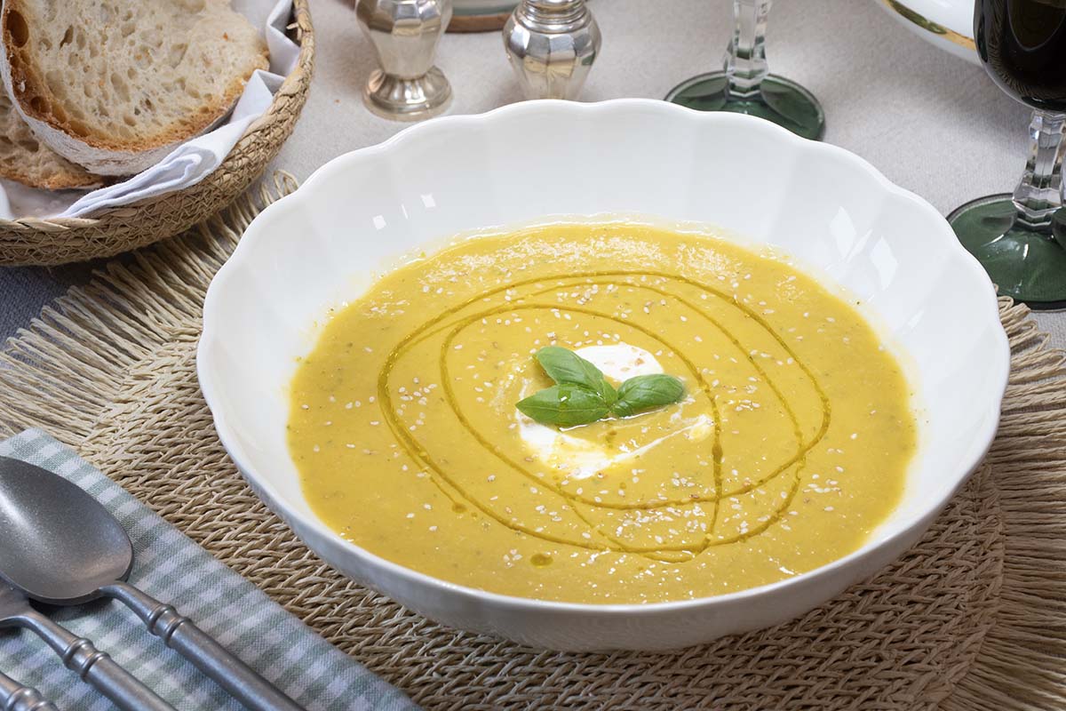 crema de calabacin y cogollos de lechuga