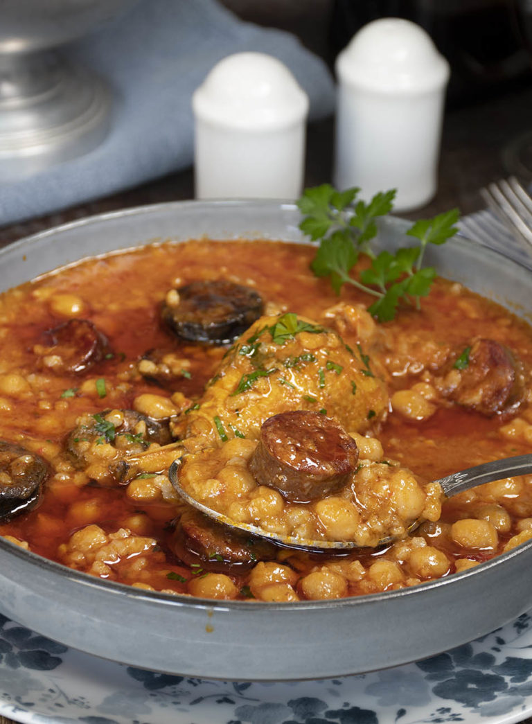 Guiso De Garbanzos Con Arroz Pollo Y Chorizo Cocina Diaria La