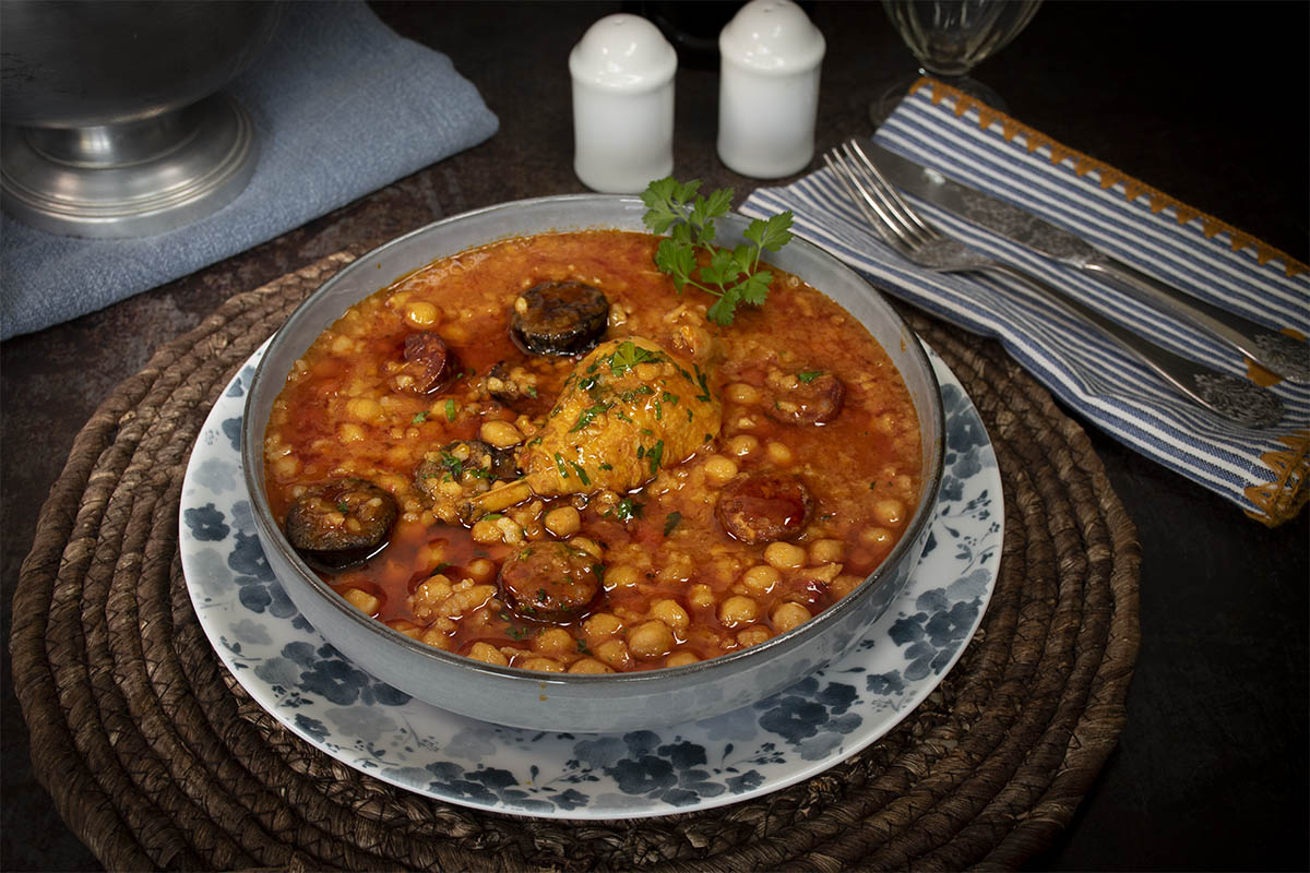 Guiso de garbanzos con arroz, pollo y chorizo. COCINA DIARIA - La Cocina de  Frabisa La Cocina de Frabisa