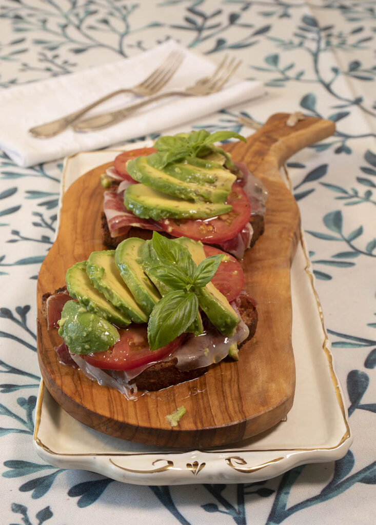 Tosta De Aguacate Jam N Y Tomate Saludable La Cocina De Frabisa La