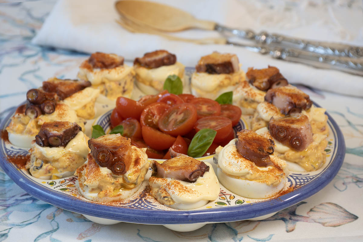 huevos rellenos con pulpo a feira