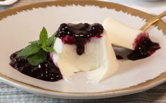 panna cotta con frutos rojos