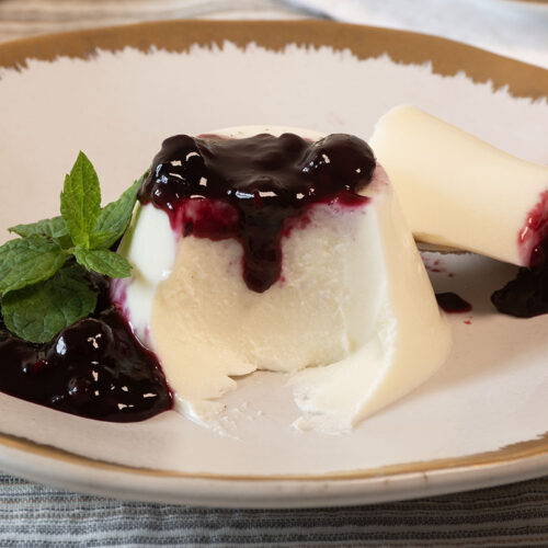 panna cotta con frutos rojos