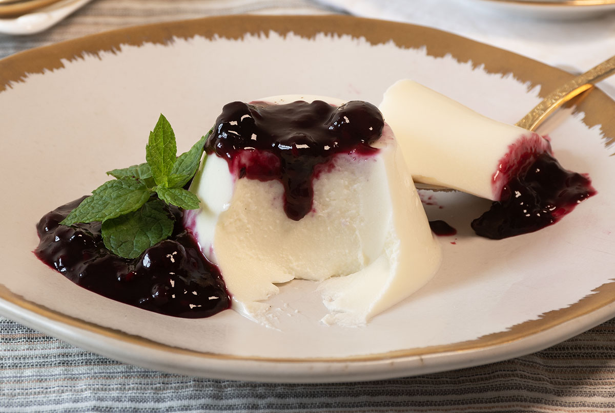 panna cotta con frutos rojos