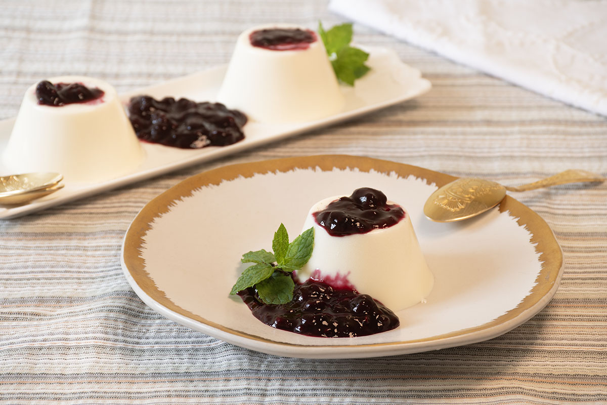 panna cotta con frutos rojos