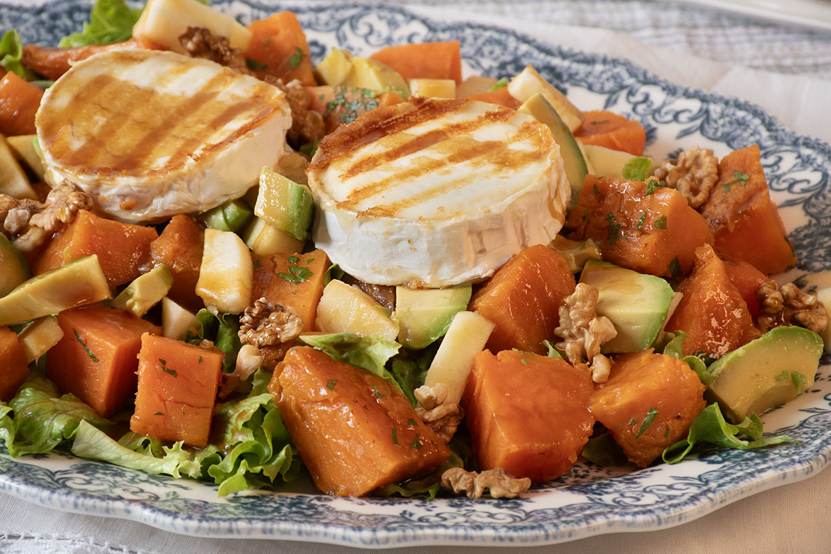 ensalada de boniato asado, manzana y queso de cabra