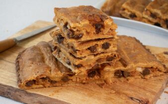 empanada de bacalao con pasas