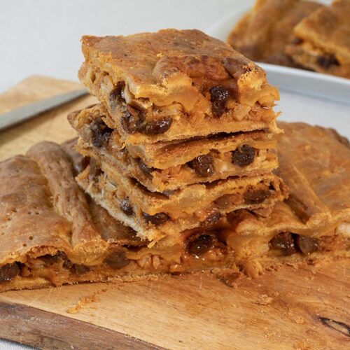 empanada de bacalao con pasas