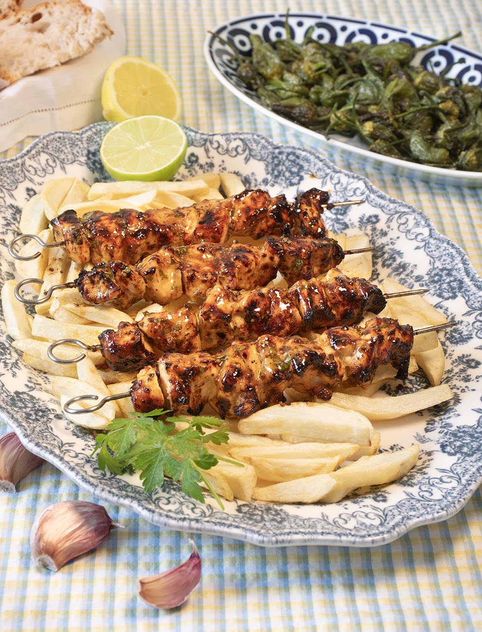 brochetas de pollo con lima y limon