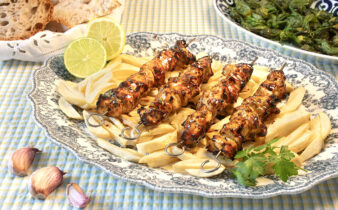 Brochetas de pollo a la lima y limón en freidora de aire: fáciles y deliciosas