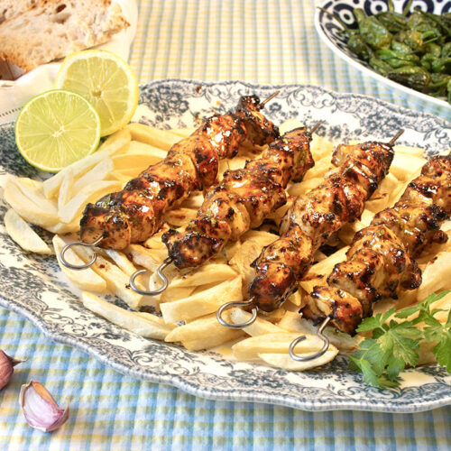 Brochetas de pollo a la lima y limón en freidora de aire: fáciles y deliciosas