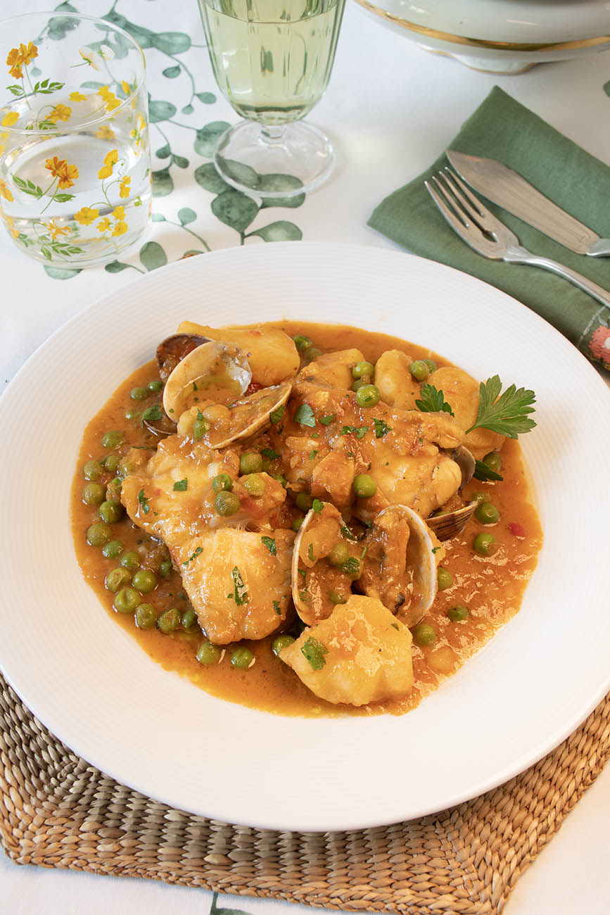 guiso de rape con almejas y patatas