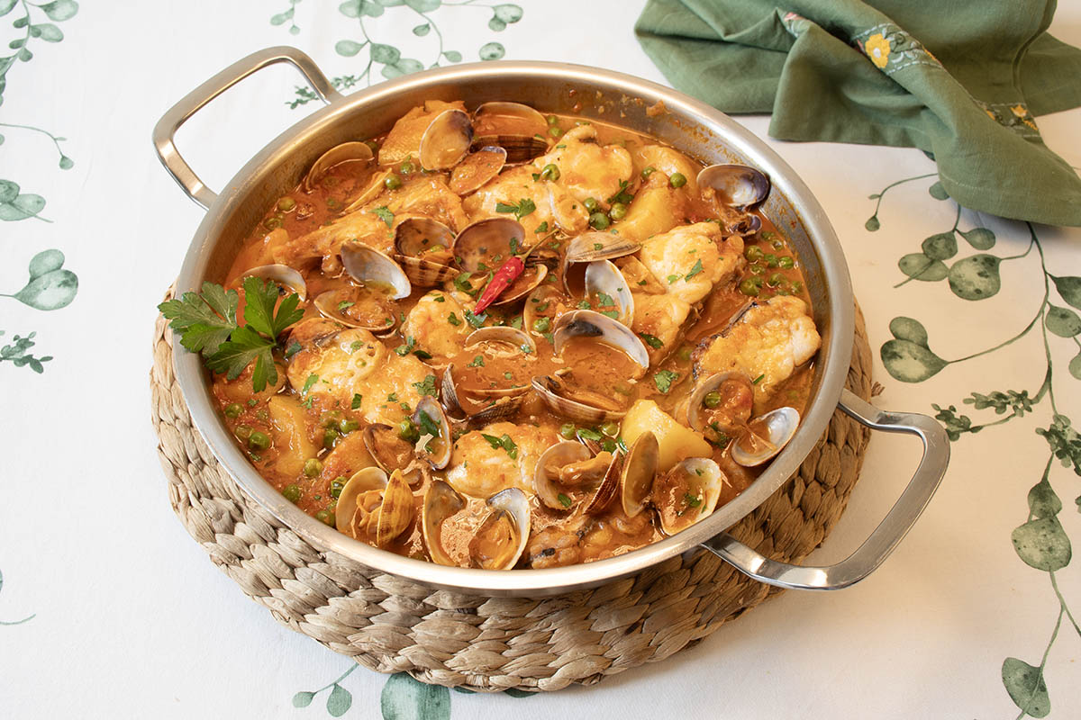 guiso de rape con almejas y patatas