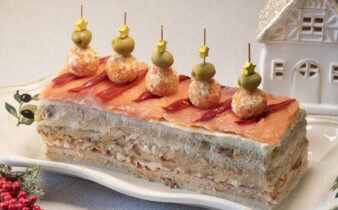 pastel frio con salmon, atun y queso