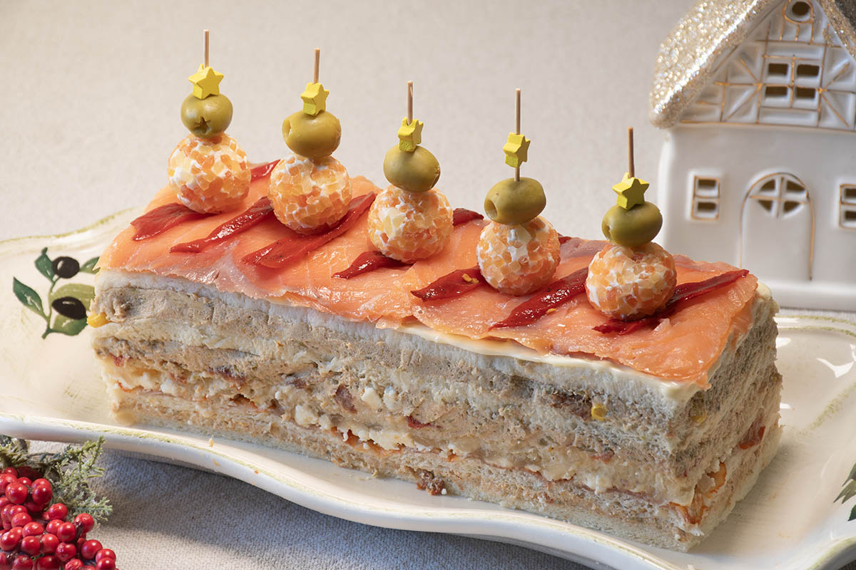 pastel frio con salmon, atun y queso