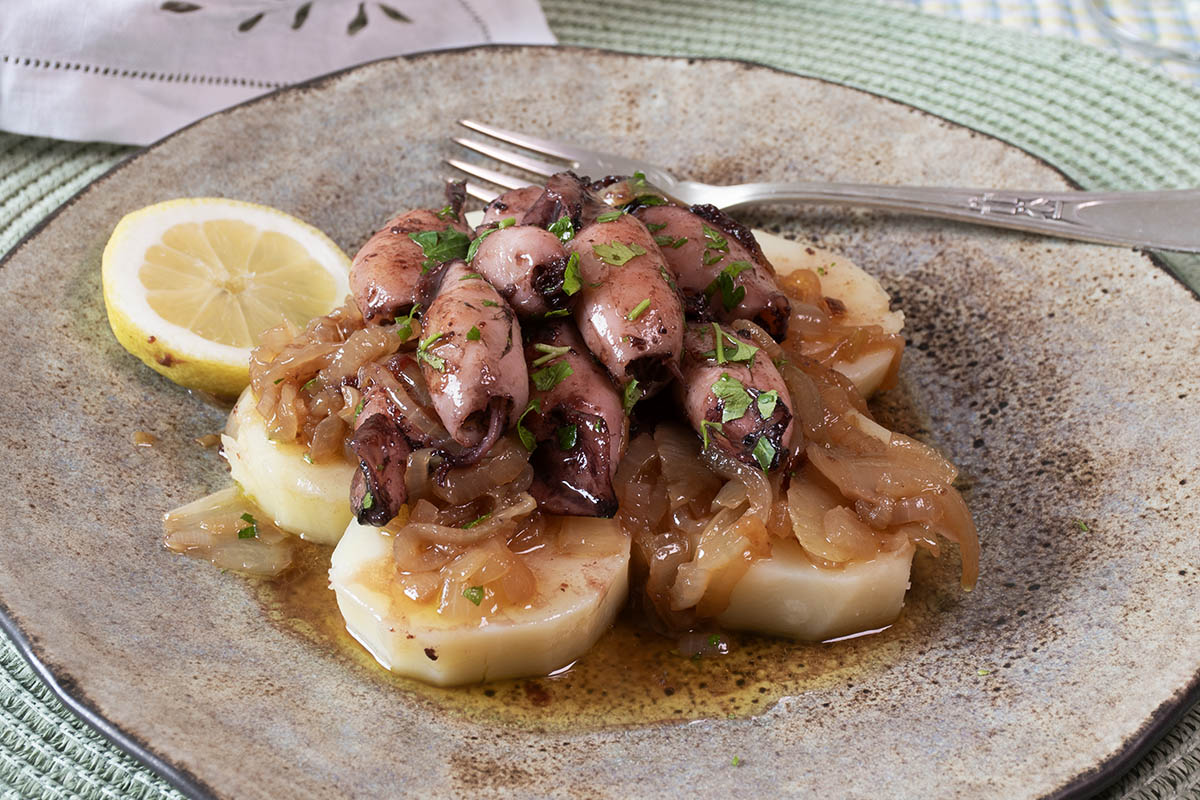 chipirones encebollados