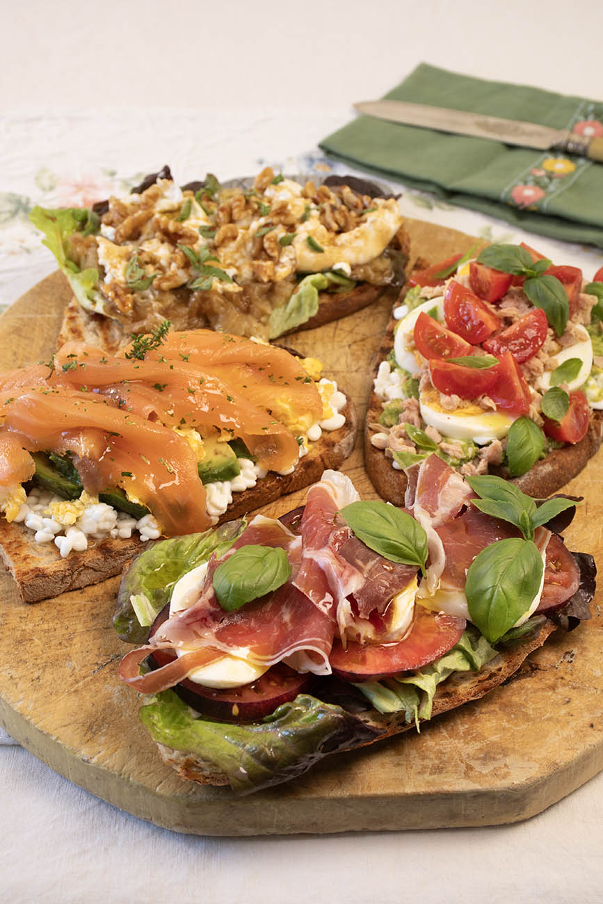 CUATRO TOSTAS VARIADAS 1
