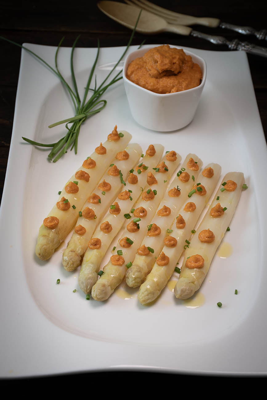 ESPARRAGOS CON SALSA ROMESCO 1