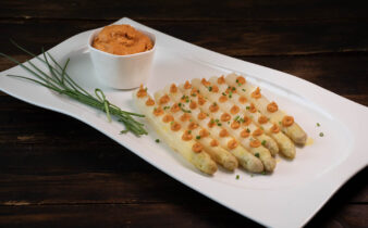 ESPARRAGOS CON SALSA ROMESCO