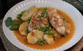 Bertorella a la gallega con guisantes