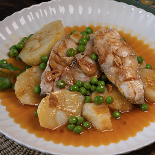 Bertorella a la gallega con guisantes